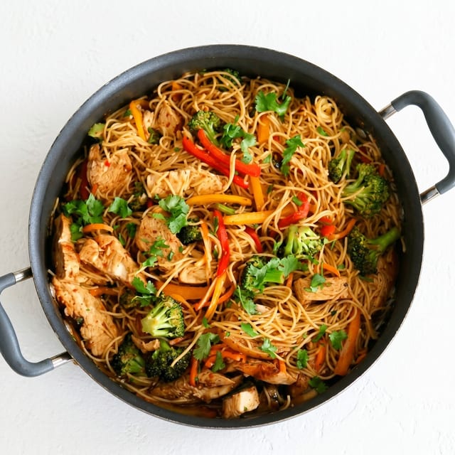Chicken Schezwan Noodles.